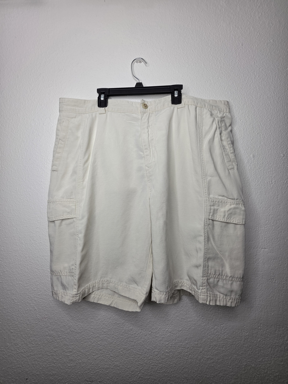 Tommy Bahama Relax Mens Size 40 Beige Cargo Shorts Tencel Cotton Blend Cream
